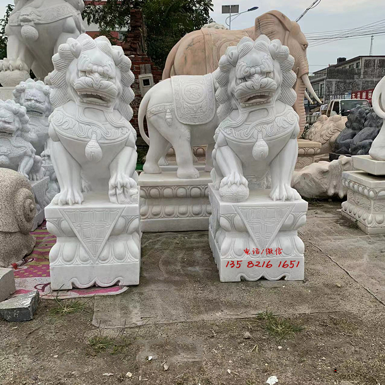 1.3米汉白玉中式石雕狮子